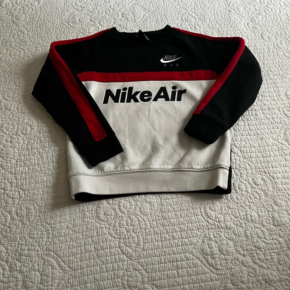 Boys size 6-7 gently worn Nike sweatshirt